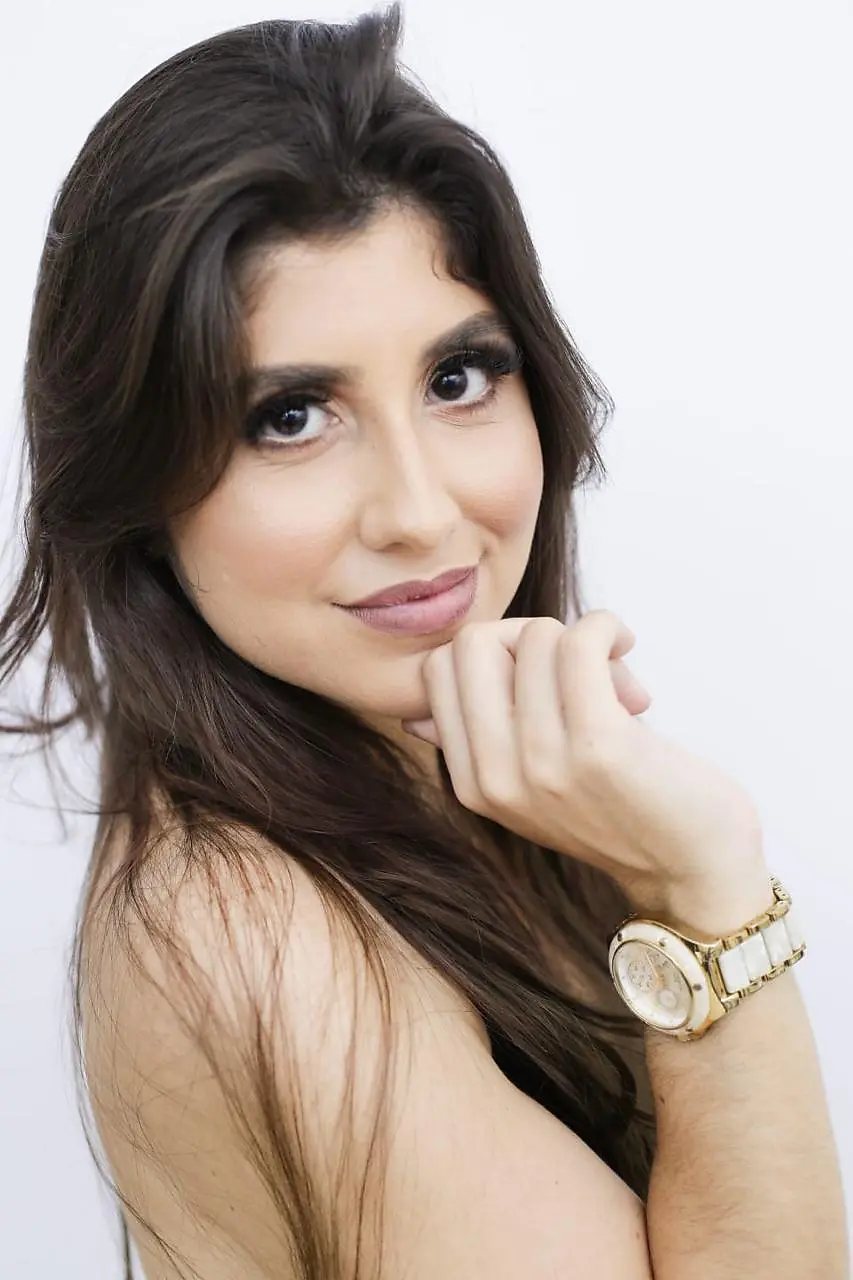 Dra. Bruna Scartezini, médica psiquiatra, em consulta